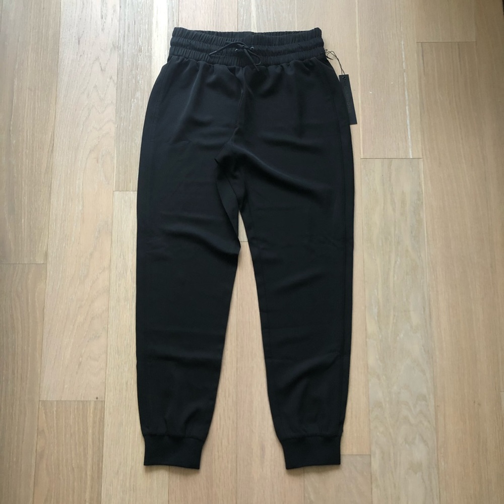 Carbon38 Jogger in Black